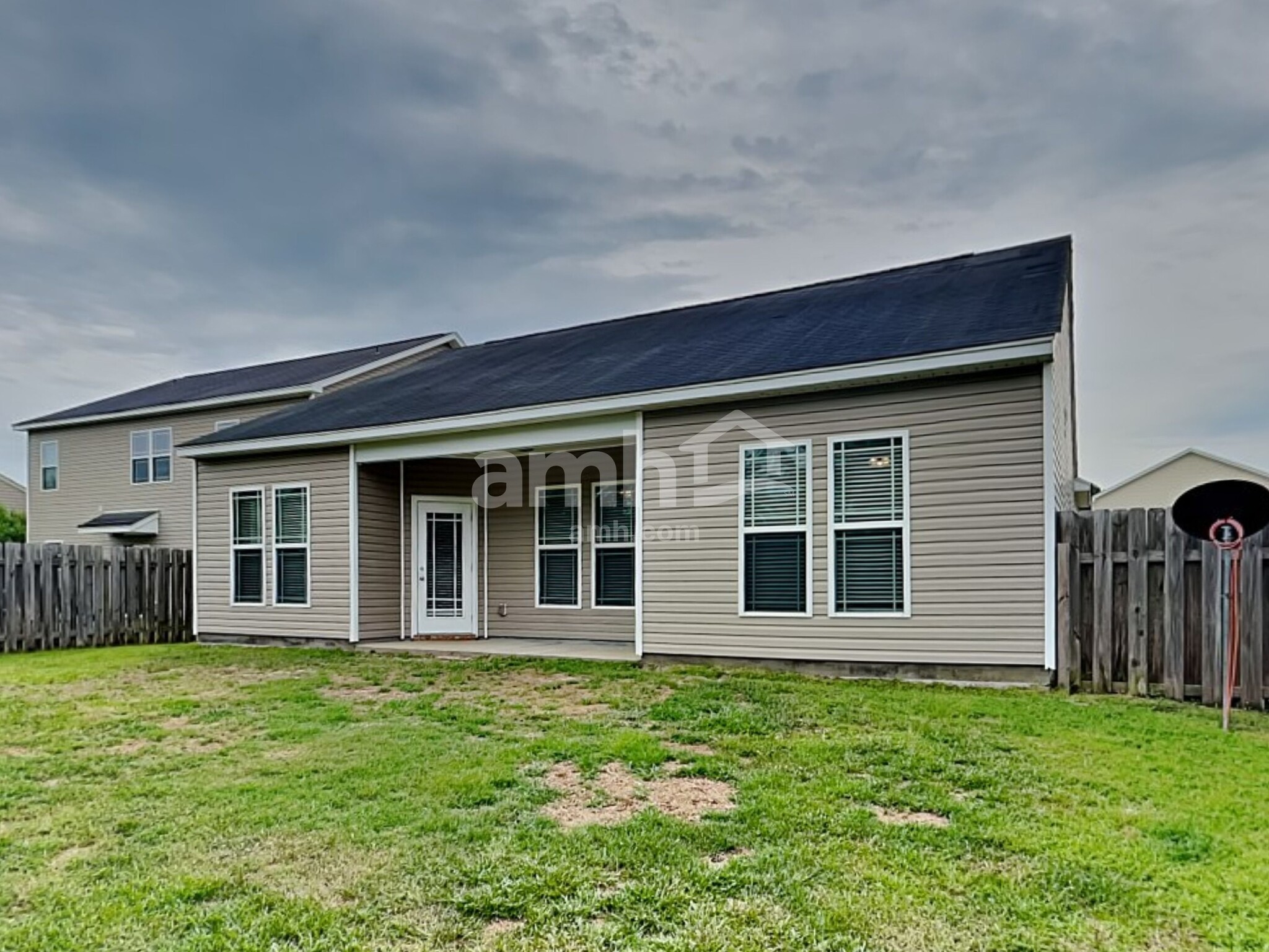 Building Photo - 172 Lake Pointe Dr