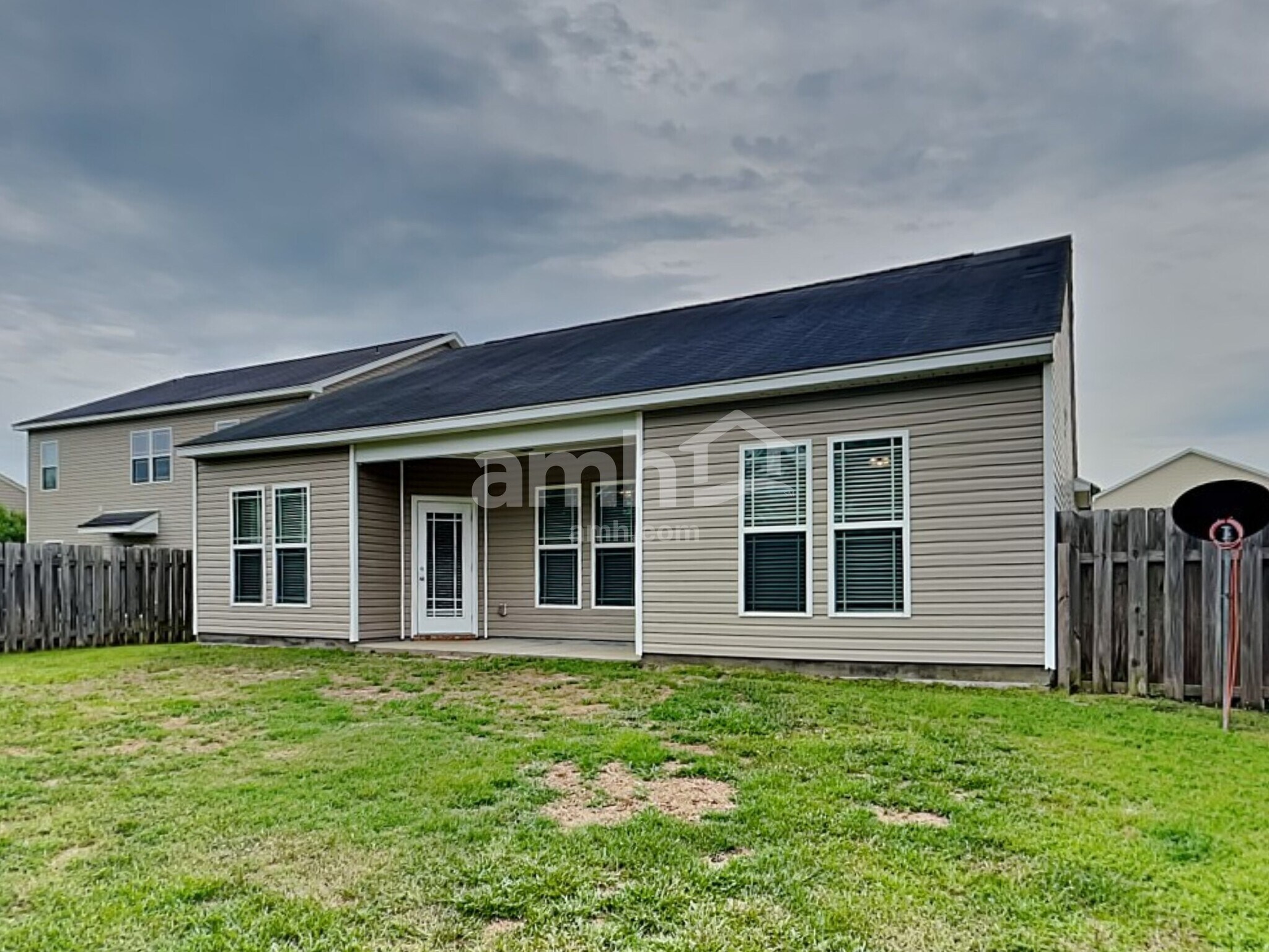 Building Photo - 172 Lakepointe Dr