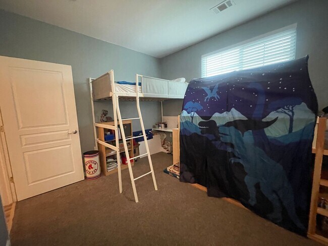 Building Photo - $0 DEPOSIT OPTION! LUXURIOUS 3BED/2BATH CONDO WITH MODERN UPGRADES