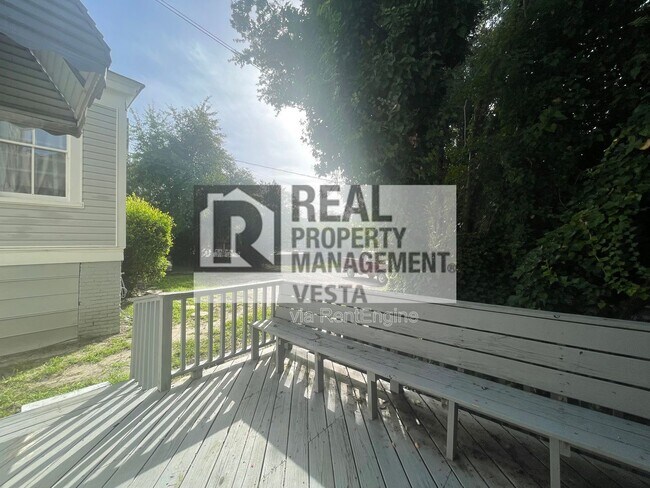 Building Photo - 384 Spring St