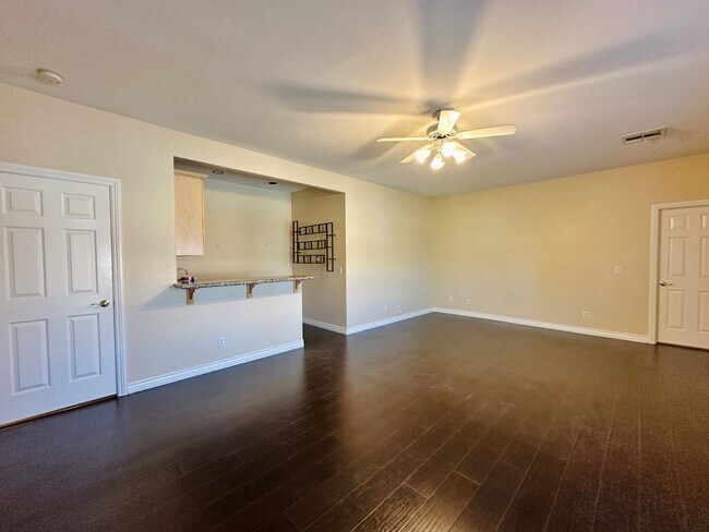 Building Photo - GORGEOUS 2 STORY HOME WITH A GRAND ENTRY &...