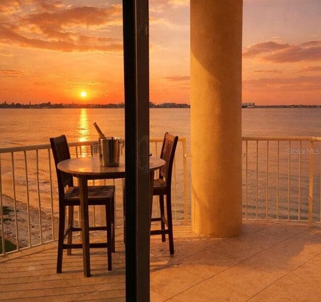 Building Photo - 6025 Sun Blvd