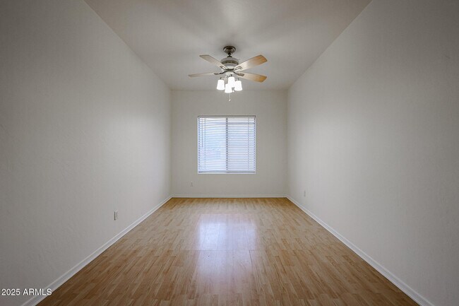 Building Photo - 453 N 105th Pl