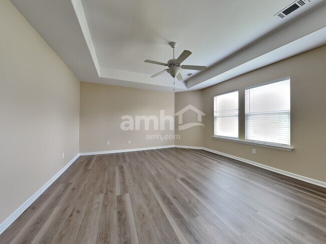 Building Photo - 516 Windsong Dr
