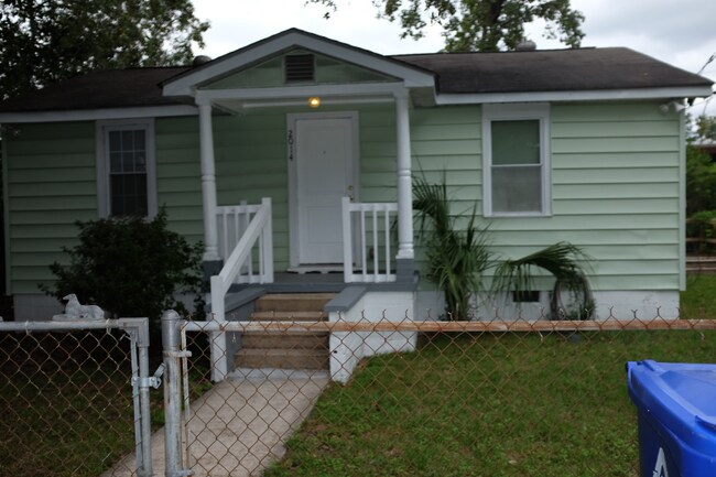 Primary Photo - 2014 Fuller St