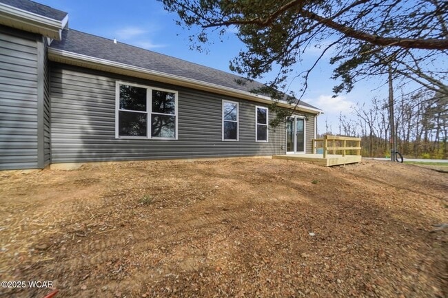 Building Photo - 2888 Lake Cir Dr