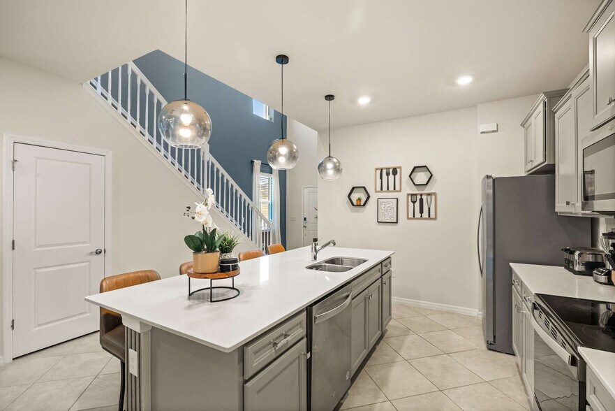 Building Photo - 15979 Sandy Cliffs Dr