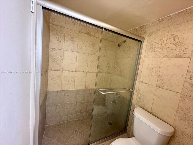 Building Photo - 1591 NE Miami Gardens Dr