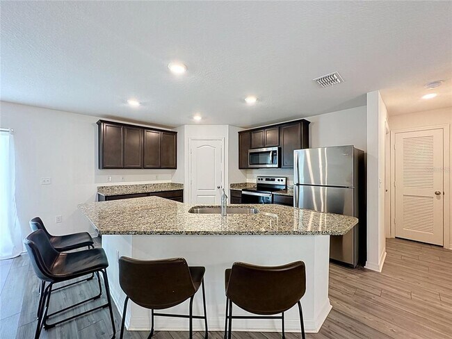 Building Photo - 1407 Hillsborough Way