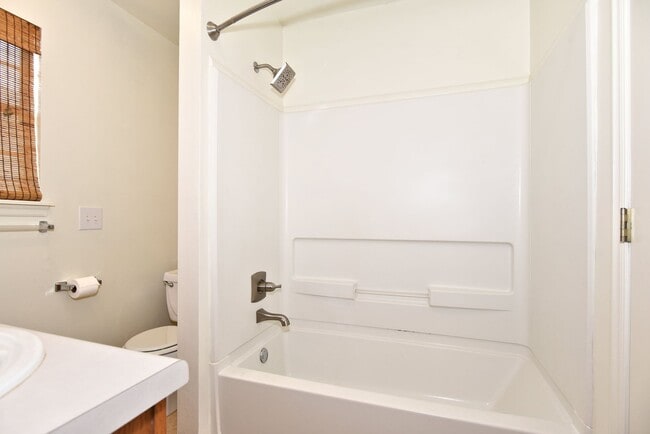 Building Photo - Welcome to your new home in Jenks!