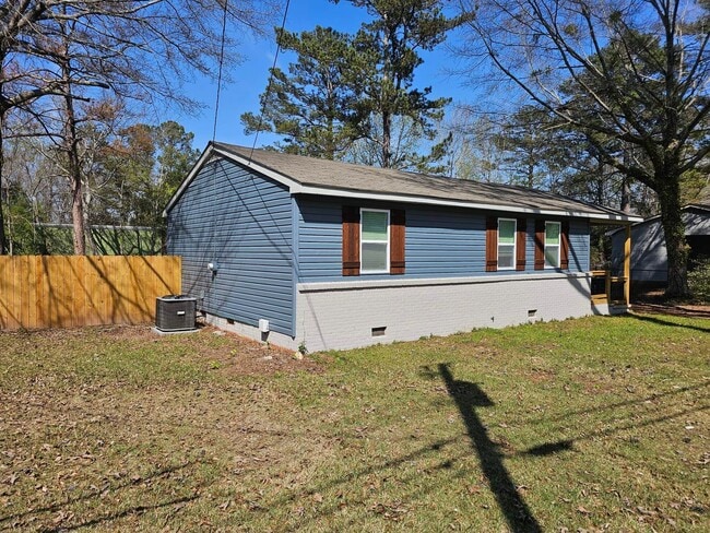 Building Photo - 1533 Emily Ave