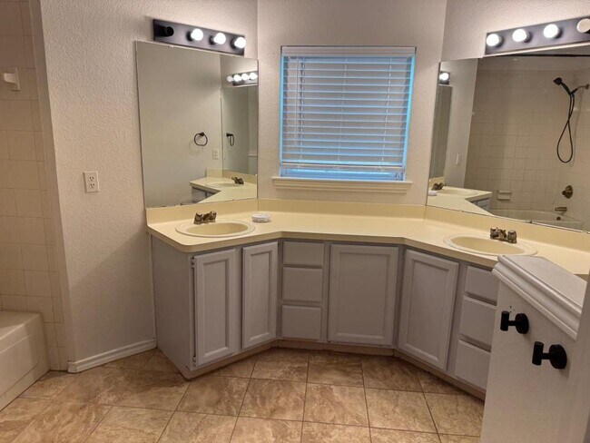 Building Photo - 8171 FM1173