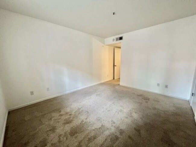 Building Photo - Ground Floor 2 Bed 2 Ba Condo in Northern Phoenix
