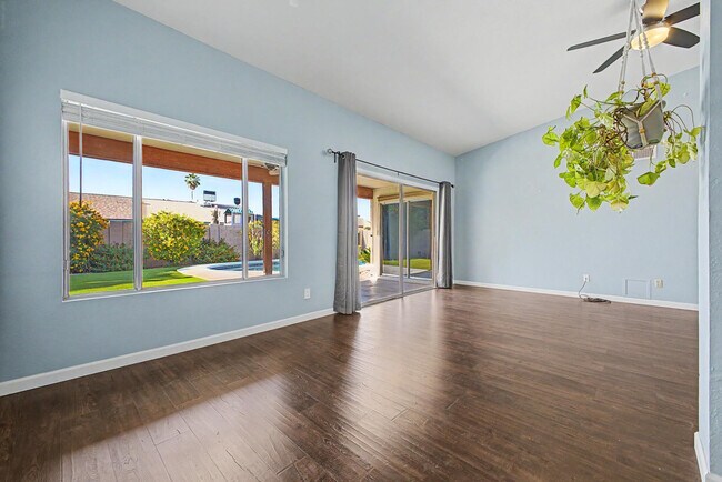 Building Photo - 1056 W Pecos Ave