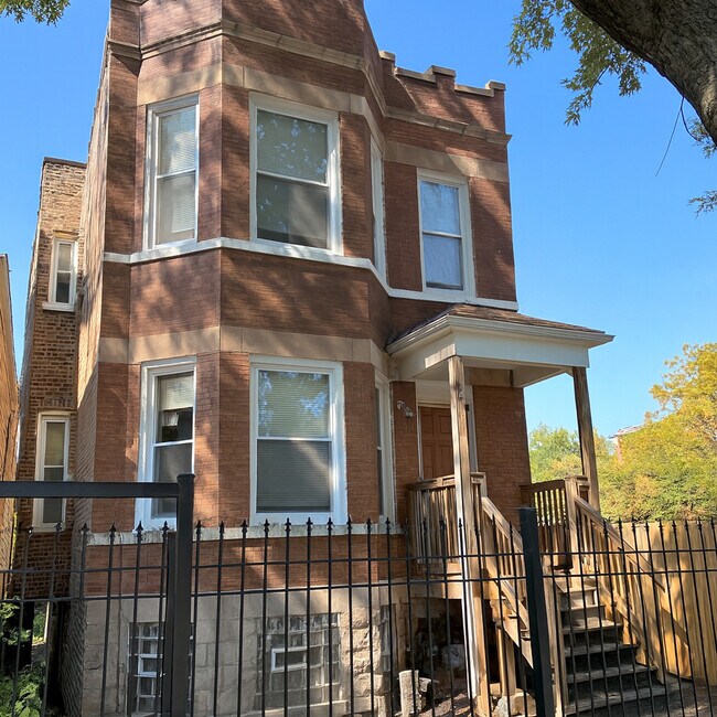 Primary Photo - 6006 S Marshfield Ave