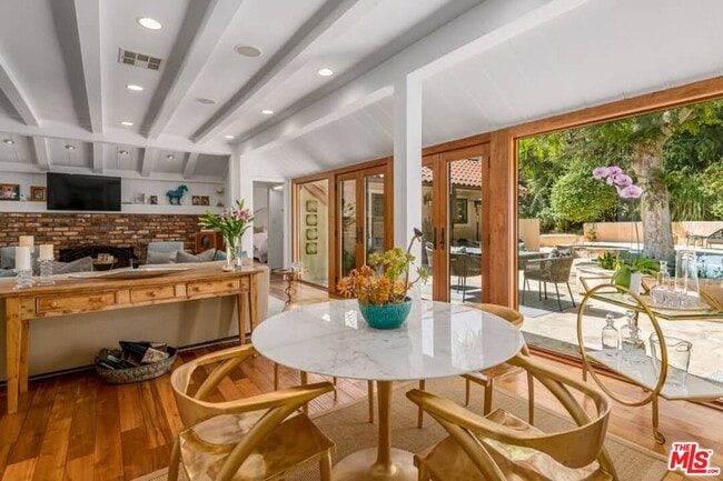 Building Photo - 9545 Dalegrove Dr