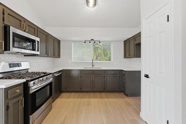 Building Photo - 300 Twin Oak Trail