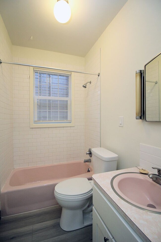 Building Photo - 1928 SW Laurel St