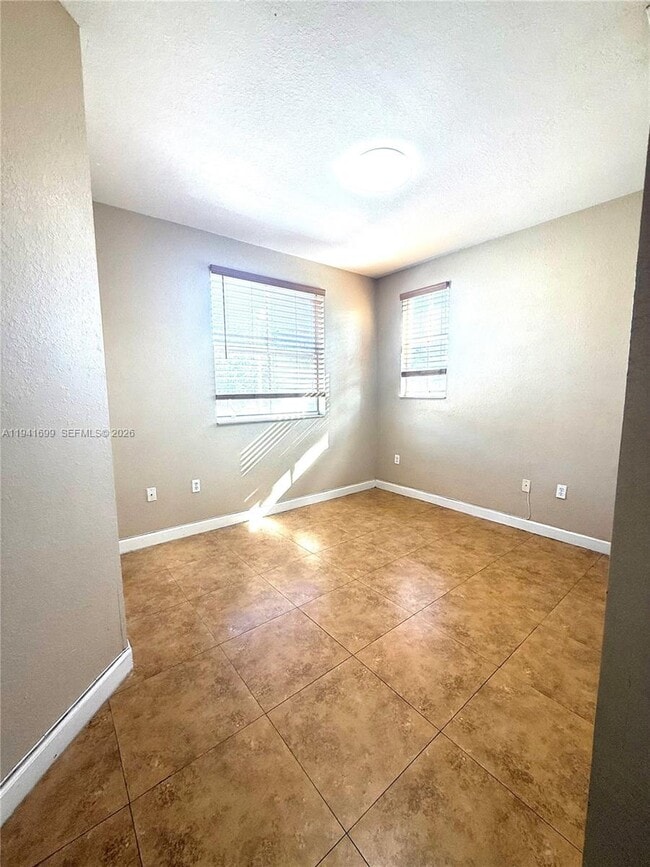 Building Photo - 1656 SE 29th Ct