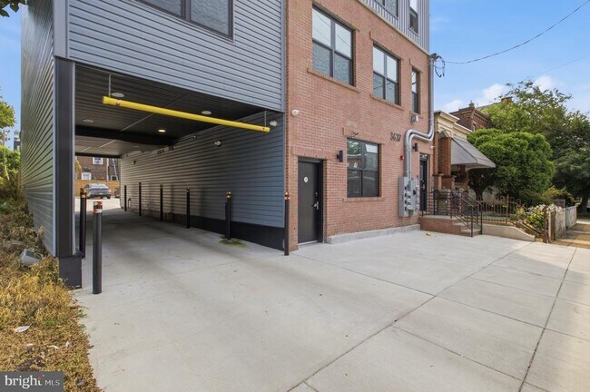 Building Photo - 3637 N 16th St