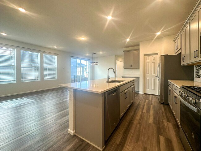 Building Photo - East Facing 3bd 2.5ba paired home in Sende...