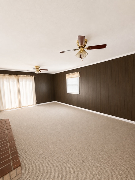 Basement Reck room (unfurnished ) - 212 Dauntly St