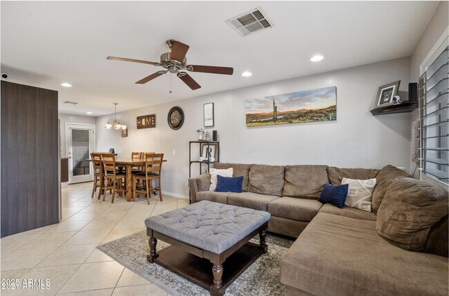 Primary Photo - 1850 E Maryland Ave