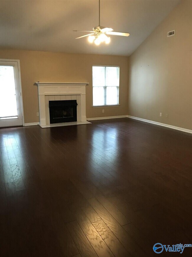 Building Photo - 110 Bridgeway Ln