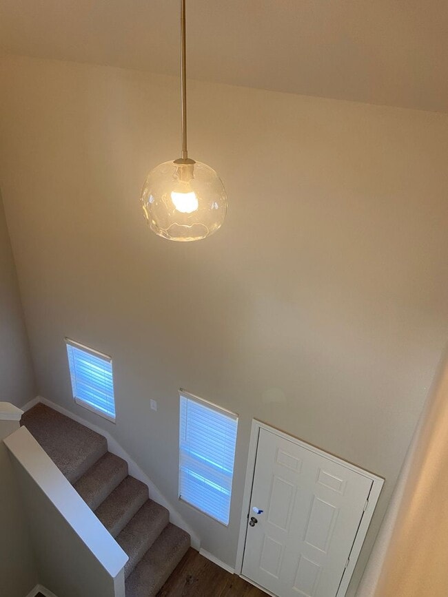 Building Photo - 2612 Grand Ln