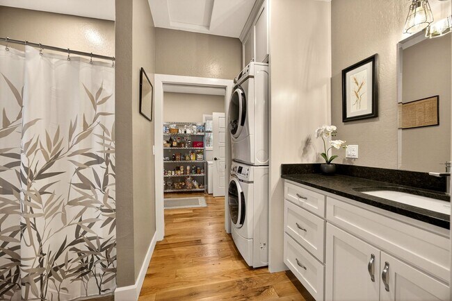 Building Photo - 860 Humbug Creek Rd