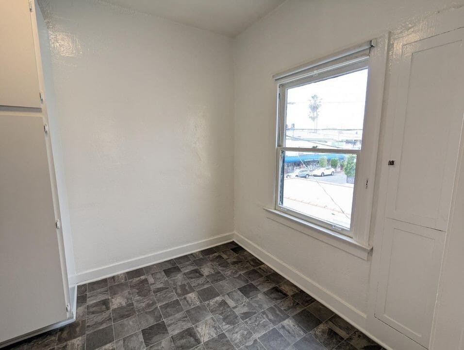 Building Photo - 401 N Orange Grove Ave