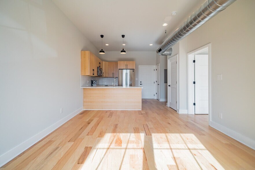 Building Photo - 5015 Warrington Ave