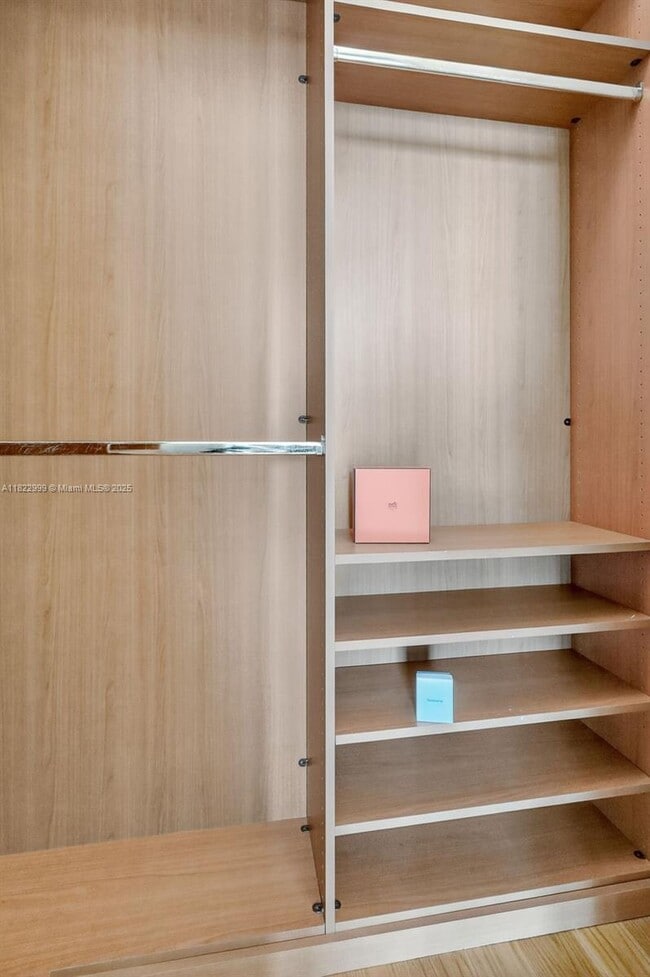 Building Photo - 20155 NE 38th Ct