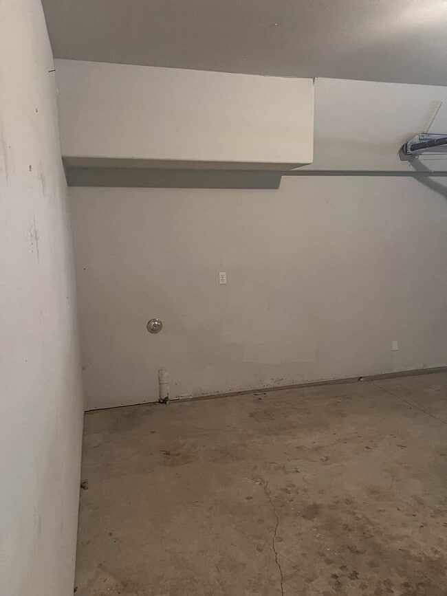 Building Photo - Beautiful West Linn Home in a Quiet, Desirable Neighborhood