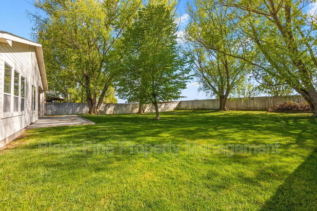 Building Photo - 4017 E Winterberry Dr