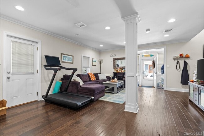 Building Photo - 76 Oregon St