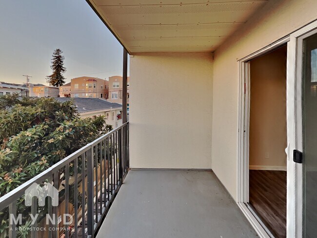 Building Photo - 240 Athol Ave