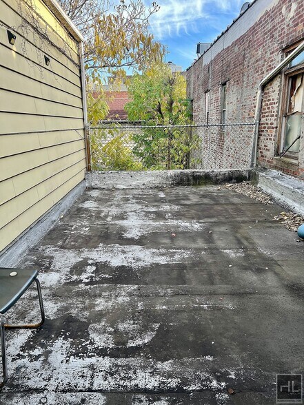 Building Photo - 9506 Avenue L