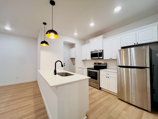 Building Photo - 5813 Urbana Pl