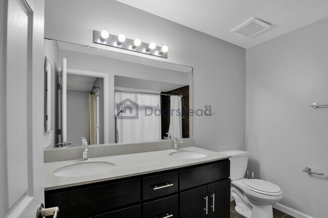 Building Photo - 1492 Via Cancion