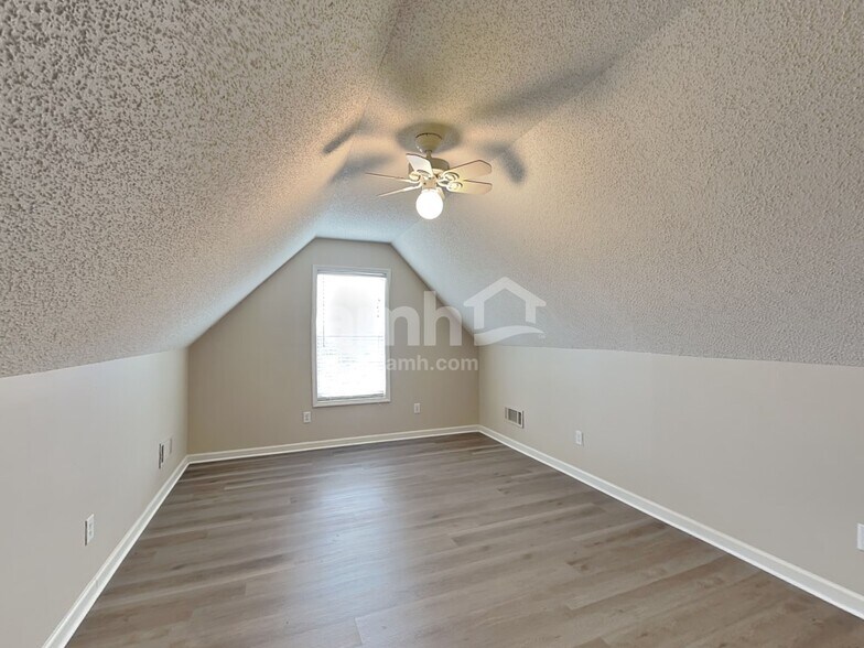 Building Photo - 811 Karie Dr