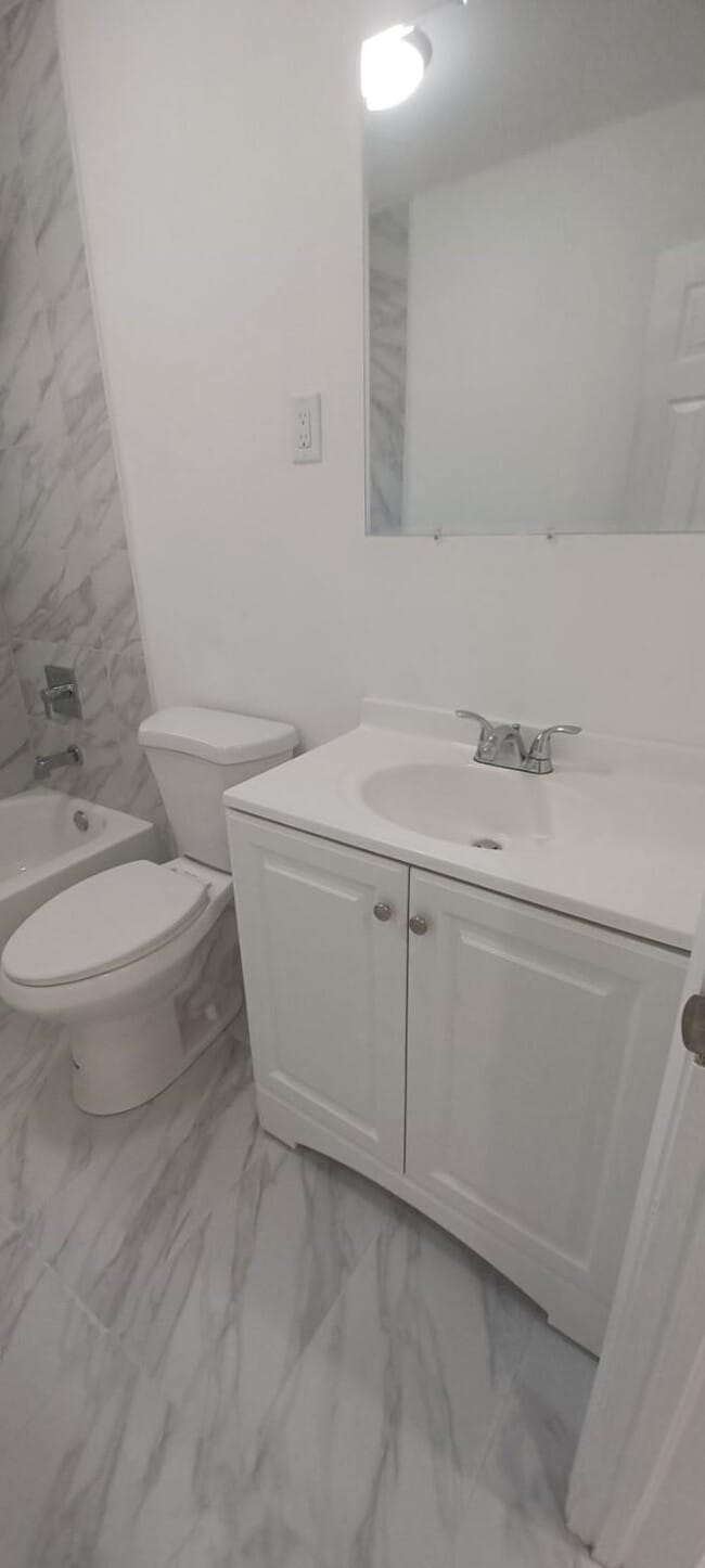 Building Photo - 1810 S 32nd St