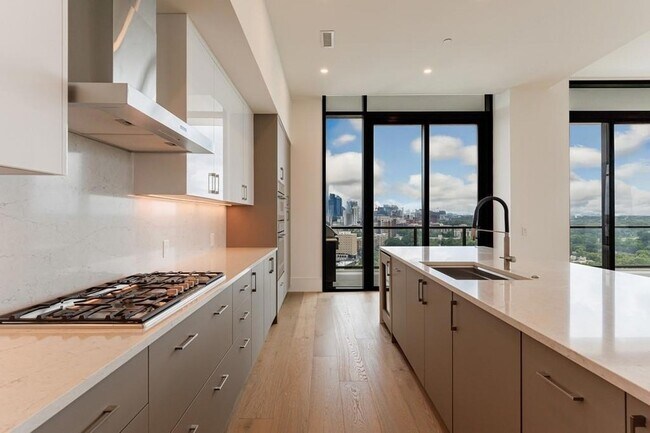 Building Photo - 2425 Peachtree Rd