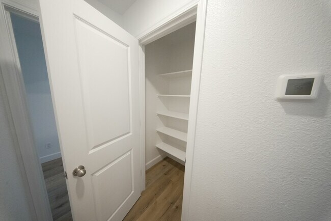 Building Photo - 547 Virginia Ave