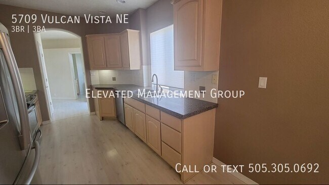 Building Photo - City and Mountain Views! The Aerie at High...