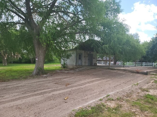 Building Photo - 8790 Florida Rd