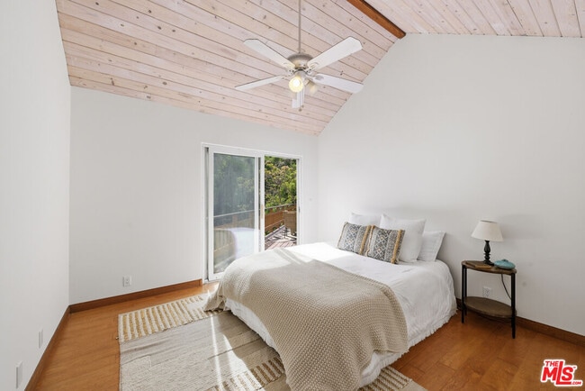Building Photo - 1671 Happy Trail