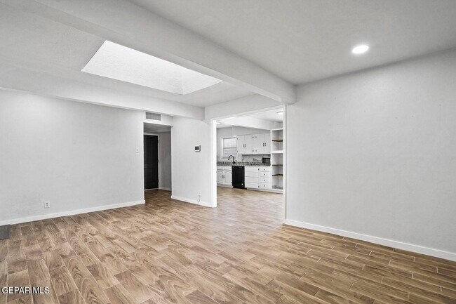 Building Photo - 5121 Beautonne Ave