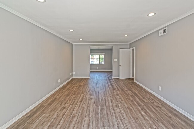 Building Photo - REMODELED, BRIGHT & AIRY 3BR2BA HOME W/ DETACHED GARAGE, CHARMING FRONT PORCH/YARD & HUGE REAR YA...