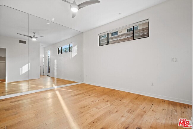Building Photo - 1427 1/2 Waterloo St